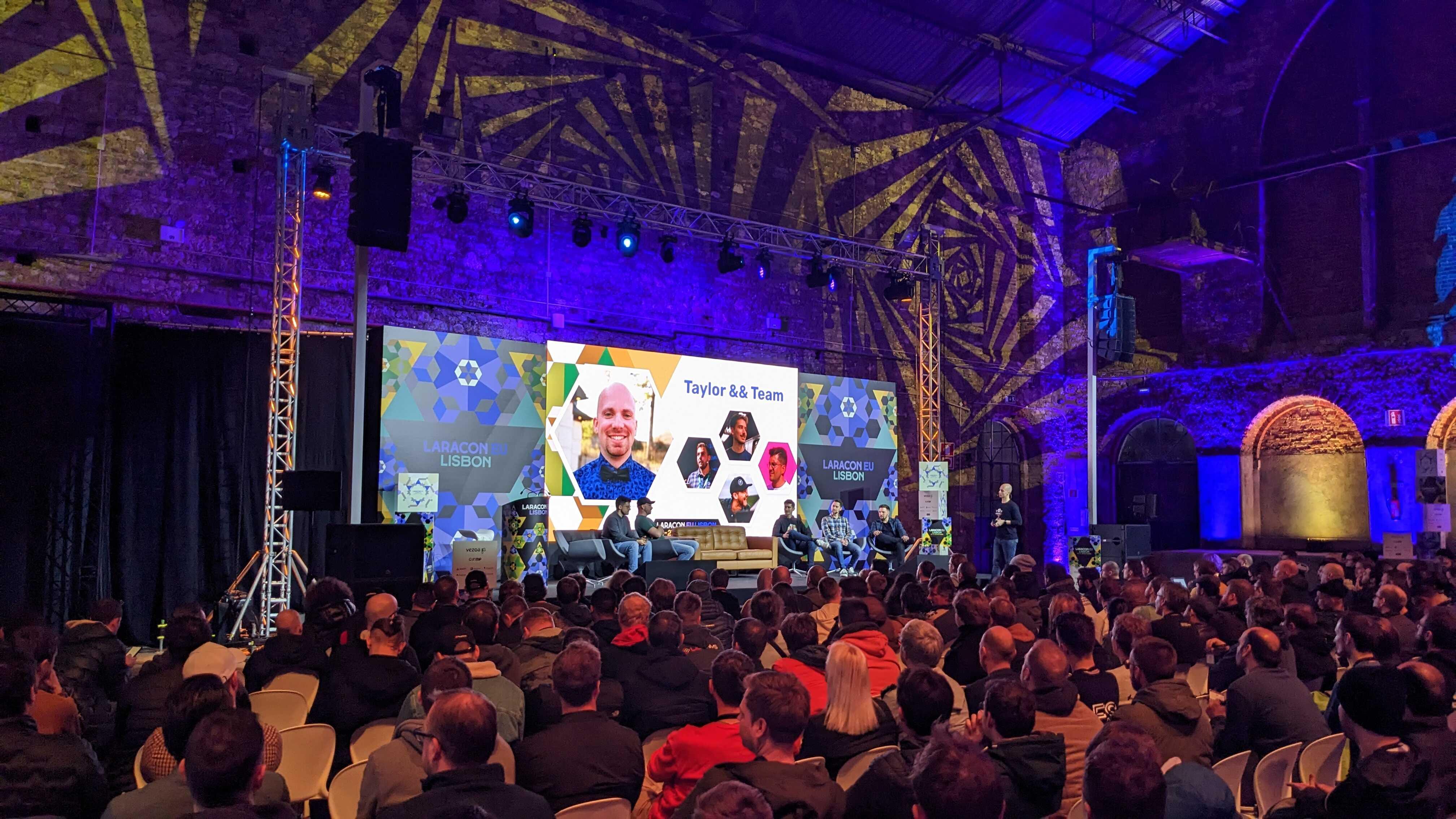 Das Laravel Core Team: Nuno Maduro, Taylor Otwell, Dries Vints, James Brooks und Joe Dixen